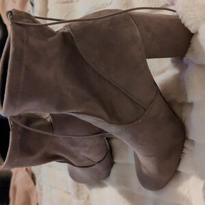 Chinese Laundry ankle boots size 8